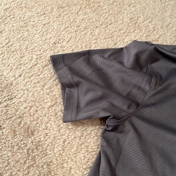 YLG UNDER ARMOUR SHIRT - Picture 4 of 8